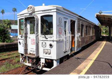 青島駅に停車中の日南線観光特急「海幸山幸」 青島駅に停車中の日南線観光特急「海幸山幸」 94782059