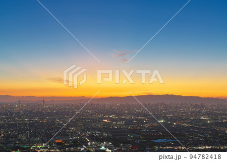 【大阪平野を一望 (夕景)】 撮影場所:大阪府八尾市大字神立 【大阪平野を一望 (夕景)】 撮影場所:大阪府八尾市大字神立 94782418