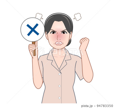 正誤判定のプレートを持った女性 94783350