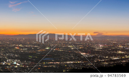 【大阪平野を一望 (夕景)】 (高解像度版) 撮影場所：大阪府八尾市大字神立 94783569