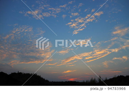 夕焼け空　雲 94783966