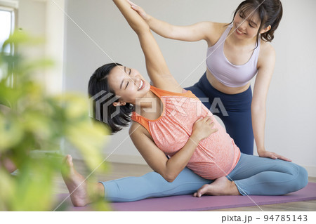マタニティヨガ　エクササイズ　イメージ 94785143