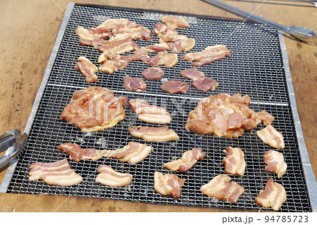 バーベキュー　BBQ　鶏肉　焼肉　牛焼き肉　ホタテ　帆立の網焼き  鶏肉　アウトドア　炭火焼　　 94785723