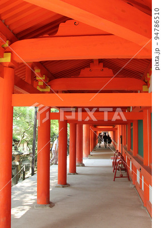 春日大社　奈良県　奈良春日大社　朱塗り回廊　本殿　 94786510