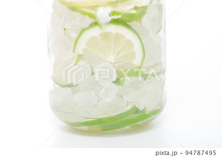 青レモンの瓶詰め 青レモンの瓶詰め 94787495