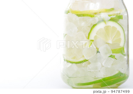 青レモンの瓶詰め 青レモンの瓶詰め 94787499