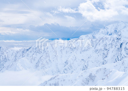 【雪山素材】冬の唐松岳の登山風景【長野県】 【雪山素材】冬の唐松岳の登山風景【長野県】 94788315