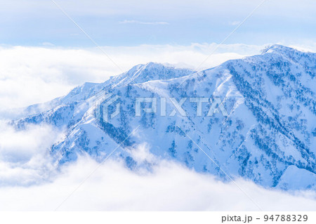 【雪山素材】冬の唐松岳の登山風景【長野県】 【雪山素材】冬の唐松岳の登山風景【長野県】 94788329