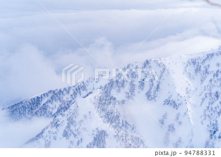 【雪山素材】冬の唐松岳の登山風景【長野県】 【雪山素材】冬の唐松岳の登山風景【長野県】 94788331