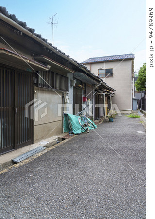 大阪　昭和の匂いを感じる下町の古い街並み 94789969