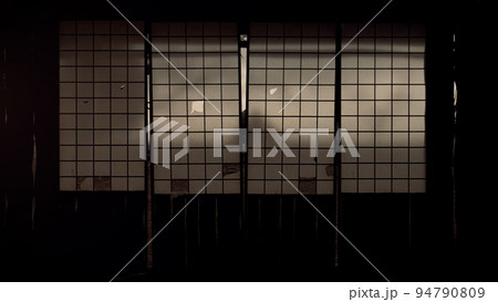 古い家屋の和室 94790809