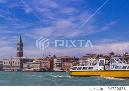 水上バスからのサン・マルコ広場方面(イタリア-ベネチア) 水上バスからのサン・マルコ広場方面(イタリア-ベネチア) 94790828