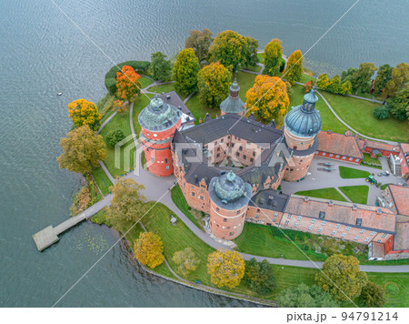 Aerial view of Swedish 16 th century Gripsholm castle located in Mariefred Sodermanland Aerial view of Swedish 16 th century Gripsholm castle located in Mariefred Sodermanland 94791214