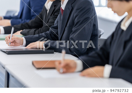 試験会場のイメージ 94792732