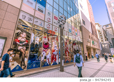 日本の東京都市景観 10週世界最多…コロナ禍でも、秋葉原駅前は人出が多い＝9月26日 94794245