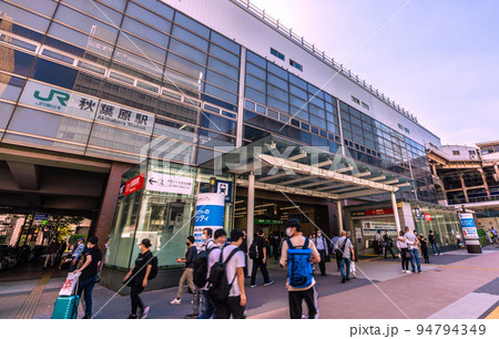日本の東京都市景観 10週世界最多…コロナ禍でも、秋葉原駅前は人出が多い=9月26日 日本の東京都市景観 10週世界最多…コロナ禍でも、秋葉原駅前は人出が多い=9月26日 94794349
