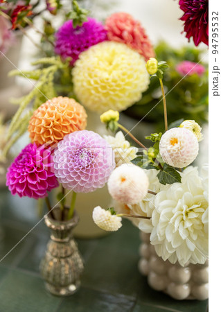 Cuted flowers on table outdoors Cuted flowers on table outdoors 94795532