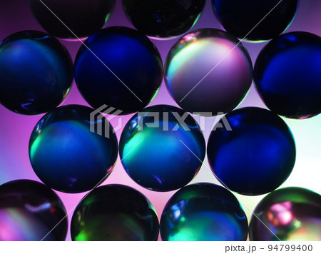 カラフルなビー玉 94799400