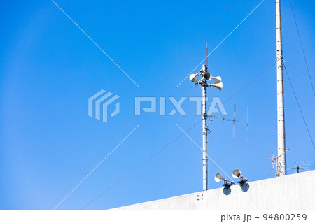 防災行政無線屋外拡声器と青空 防災行政無線屋外拡声器と青空 94800259