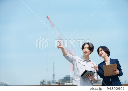 現場監督と女性営業 現場監督と女性営業 94800901