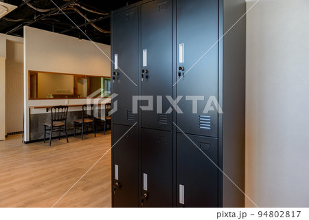 鍵が付いたロッカー	ヘアサロン　美容室 94802817