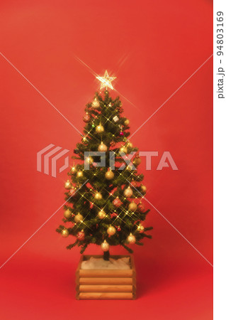 クリスマスツリー　オーナメント　 輝き 94803169