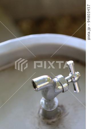 公園にある水道の蛇口(韓国) 公園にある水道の蛇口(韓国) 94803457