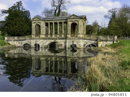 Octagon Lake and Palladian Bridge in Stowe Octagon Lake and Palladian Bridge in Stowe 94805851