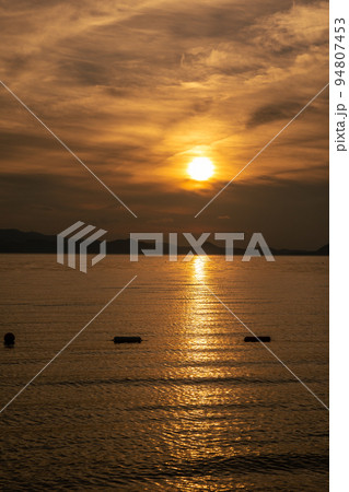 猪苗代湖に沈む夕日 猪苗代湖に沈む夕日 94807453