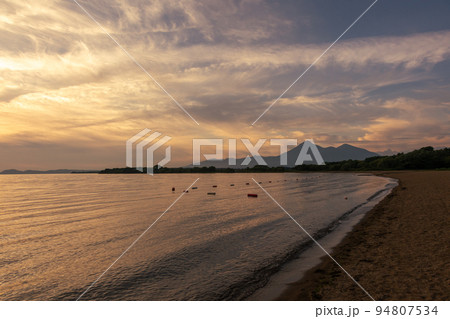 夕刻の猪苗代湖と磐梯山 福島県 夕刻の猪苗代湖と磐梯山 福島県 94807534