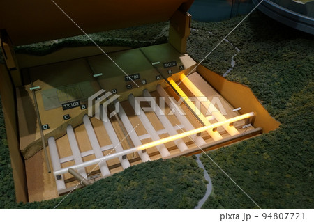 串木野国家石油地下備蓄基地　展示館（地下タンク原油注入模型） 94807721