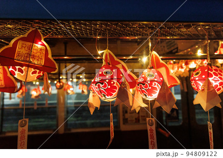 弘南鉄道大鰐線の金魚ねぷた列車（青森県）車外アップ 94809122