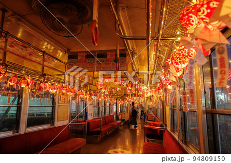 弘南鉄道大鰐線の金魚ねぷた列車(青森県)横構図 弘南鉄道大鰐線の金魚ねぷた列車(青森県)横構図 94809150