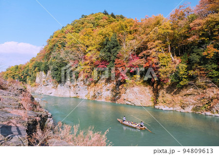 紅葉の岩畳とライン下り 94809613