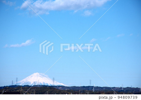 遠くから見た富士山 遠くから見た富士山 94809739
