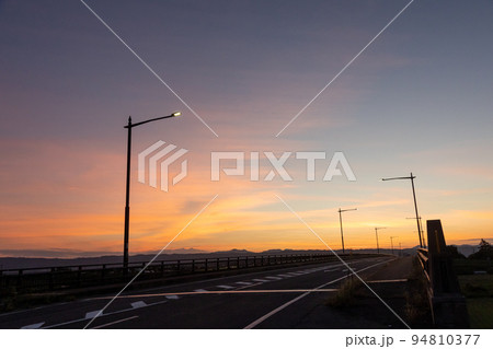 道の駅あいづ湯川会津坂下から見る宮古橋の夕焼け 道の駅あいづ湯川会津坂下から見る宮古橋の夕焼け 94810377