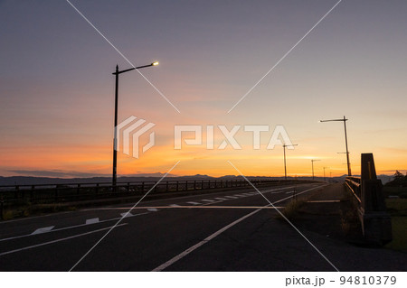 道の駅あいづ湯川会津坂下から見る宮古橋の夕焼け 道の駅あいづ湯川会津坂下から見る宮古橋の夕焼け 94810379
