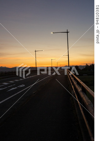 道の駅あいづ湯川会津坂下から見る宮古橋の夕焼け 道の駅あいづ湯川会津坂下から見る宮古橋の夕焼け 94810381
