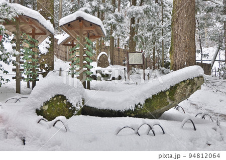 雪に覆われた天乃磐船~京都・貴船神社結社にて 雪に覆われた天乃磐船~京都・貴船神社結社にて 94812064