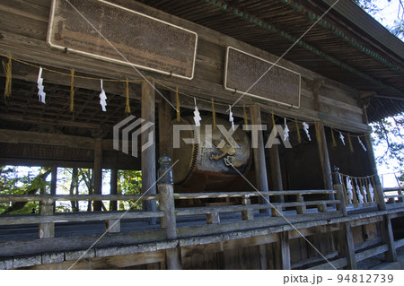 諏訪大社 上社本宮 神楽殿と大太鼓(長野県茅野市) 諏訪大社 上社本宮 神楽殿と大太鼓(長野県茅野市) 94812739