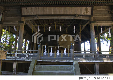 諏訪大社 上社本宮 神楽殿と大太鼓(長野県茅野市) 諏訪大社 上社本宮 神楽殿と大太鼓(長野県茅野市) 94812741