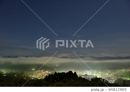 鳥見山からの宇陀盆地の雲海 94812905