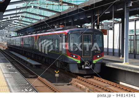 発車を待つJR四国2700系特急南風号 94814341