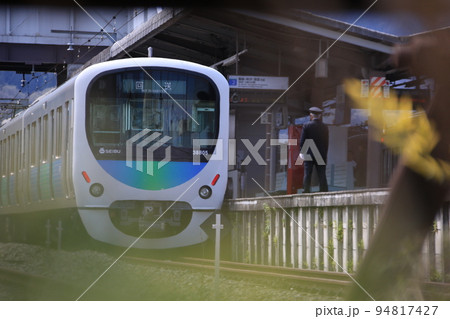 西武秩父駅に停車中の西武鉄道の電車 94817427