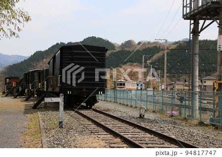 埼玉県秩父市荒川白久の三峰口駅に隣接するSL転車台公園の風景 94817747