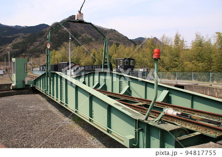 埼玉県秩父市荒川白久の三峰口駅に隣接するSL転車台公園の風景 94817755