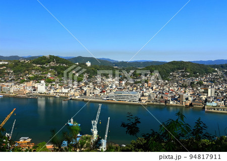 【広島県】向島から見た尾道の街並み(千光寺公園) 【広島県】向島から見た尾道の街並み(千光寺公園) 94817911