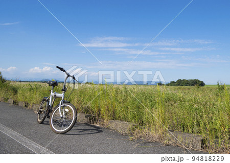 自転車/サイクリング/路肩 94818229