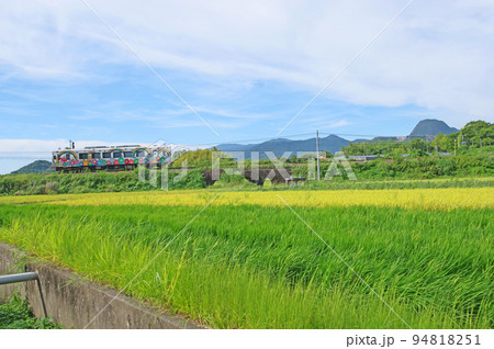 福岡県田川郡の平成筑豊鉄道中津原三連橋梁とスーパーハッピー号 94818251