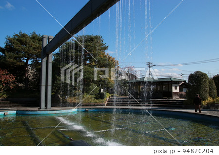 公園の噴水（高岡市街　※富山県 高岡市） 94820204